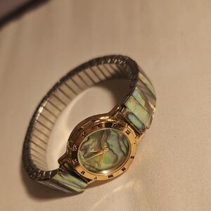 Chic Gold Watch with Iridescent Inlay